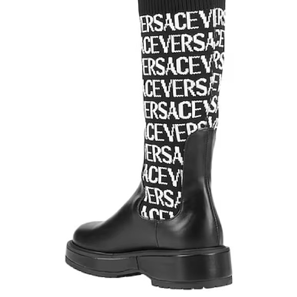 Versace Kids
logo-print knee-high boots - Picture 8 of 9